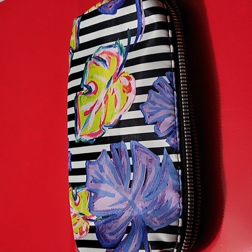 Makeup  case - Picture 2 of 8